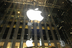 Apple, iPod, iTunes -  2007    SuperBrands 2007