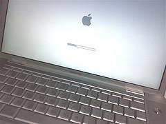  Apple MacBook   
