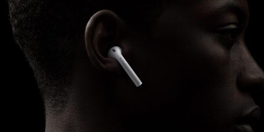 Apple    AirPods